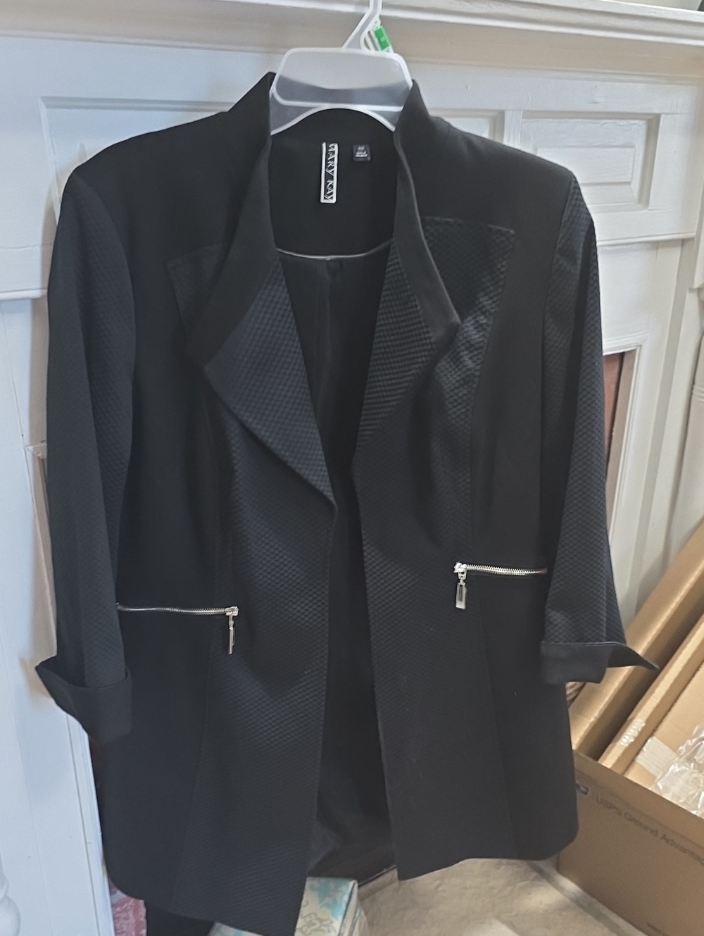 Mary Kay Black Blazer With Extra Clasp. 10R. Great Used.